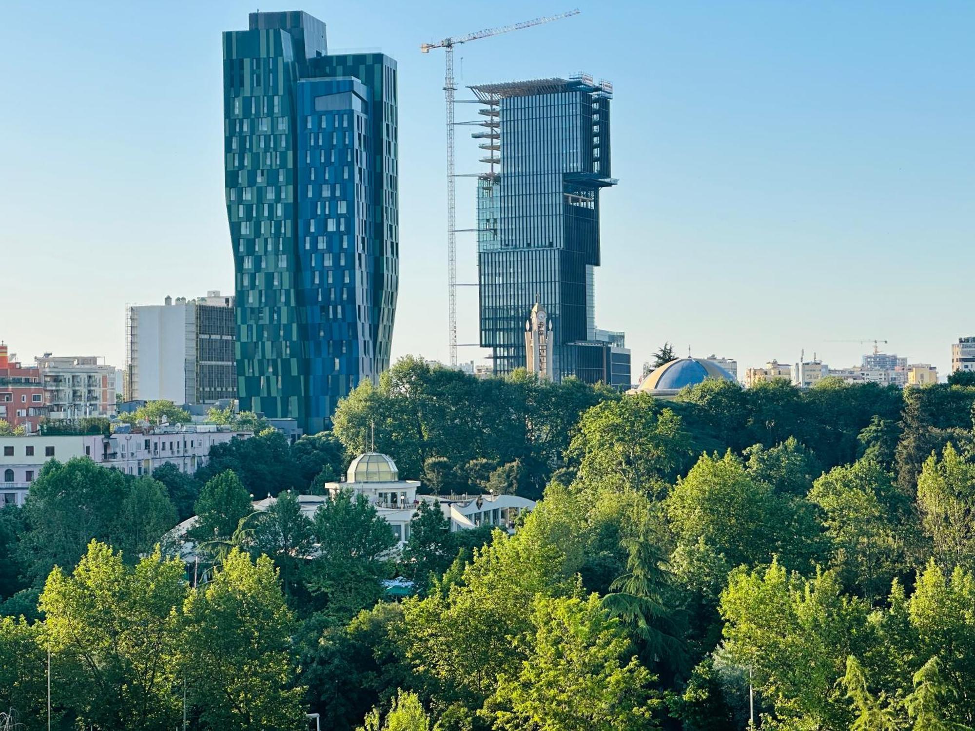 Апартаменты Amo Tower Tirana Center Экстерьер фото