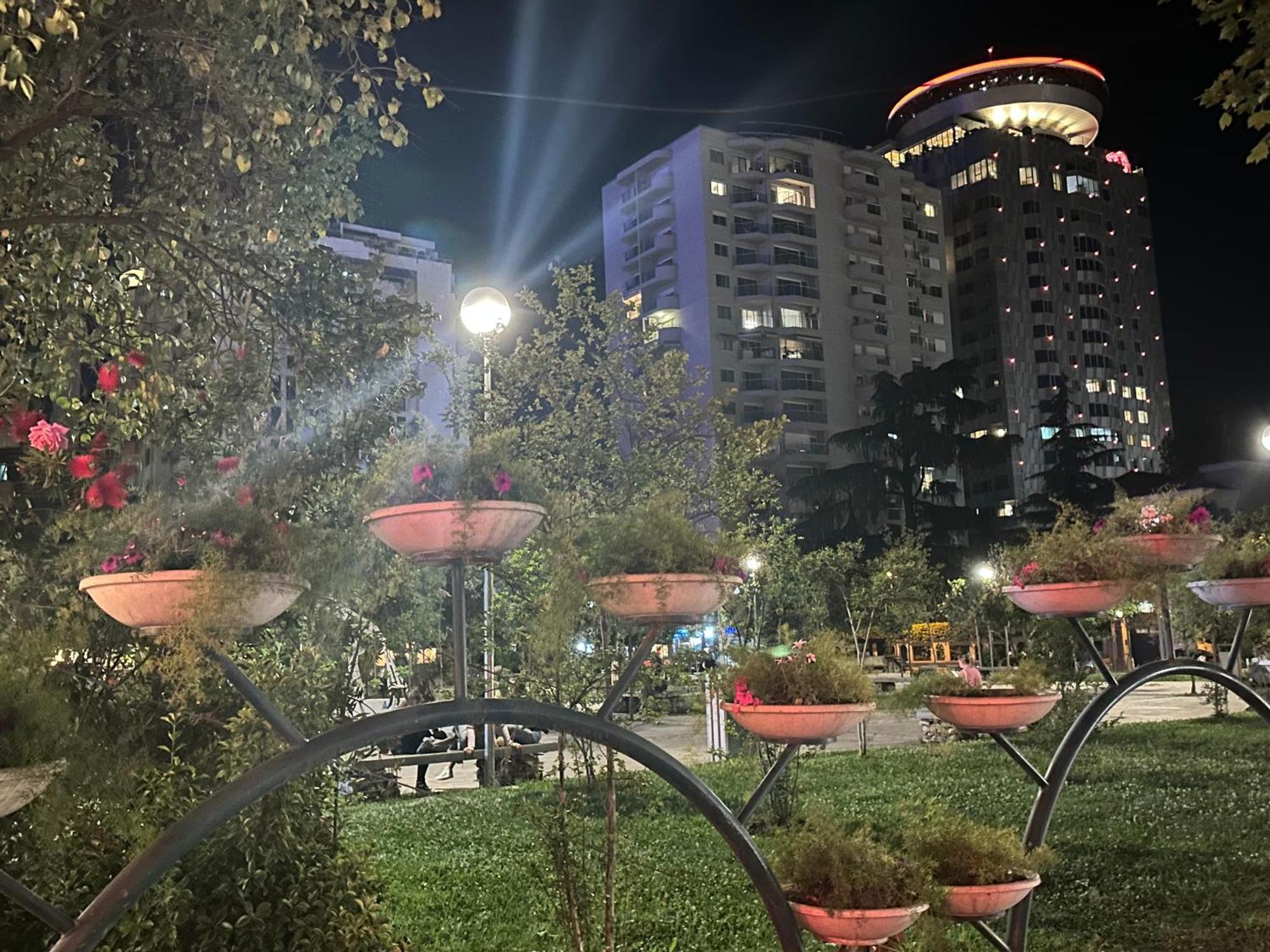 Апартаменты Amo Tower Tirana Center Экстерьер фото