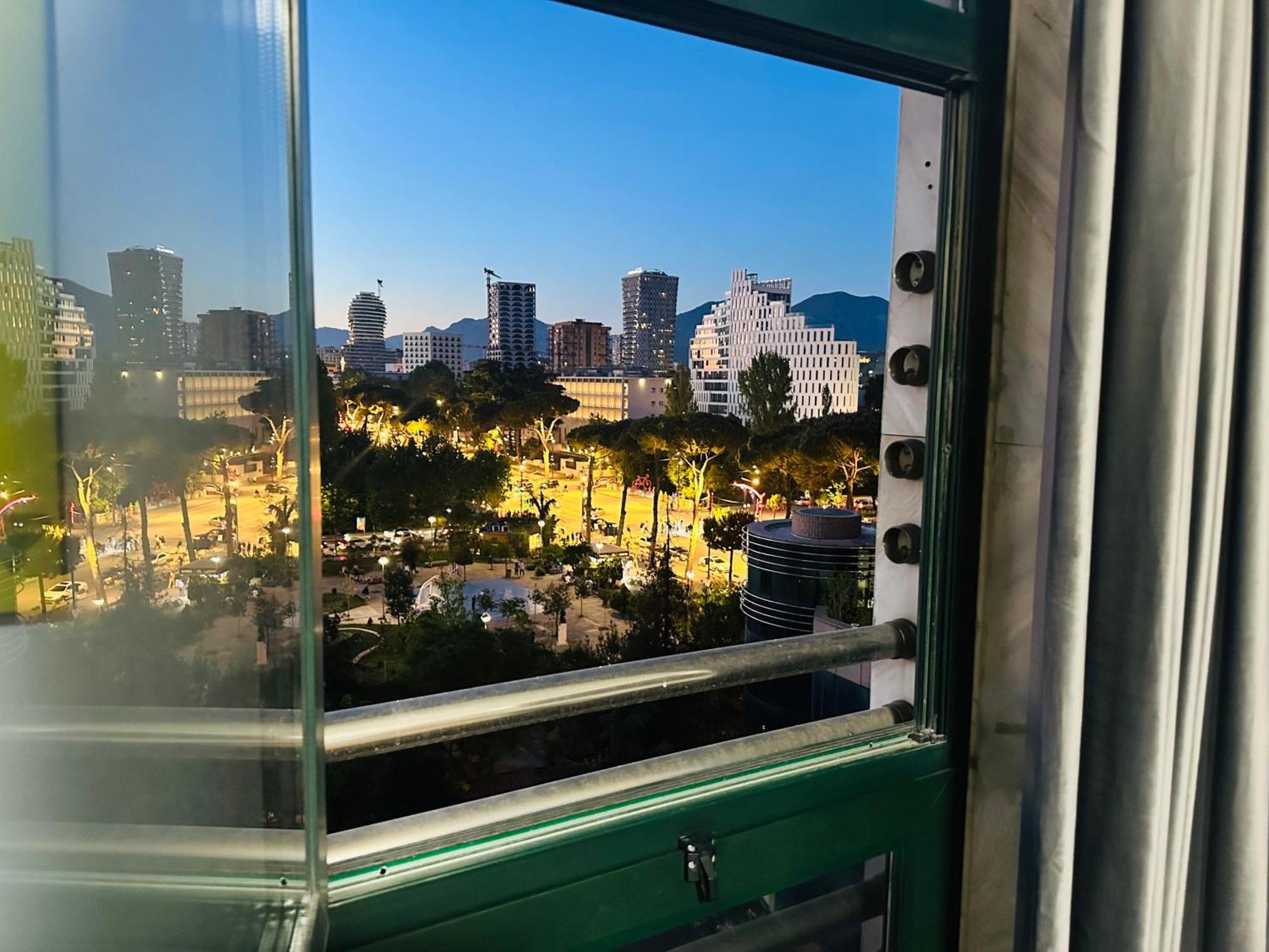 Апартаменты Amo Tower Tirana Center Экстерьер фото